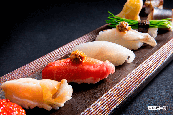 その時期の北海道や青森、各地の旬の海鮮を、江戸前寿司のコース料理で味わう